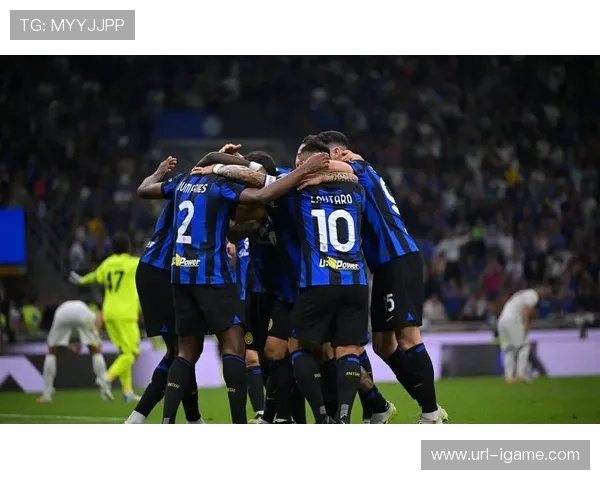 米兰球探现场考察萨索洛后卫穆哈雷莫维奇 米兰球探现场考察萨索洛后卫穆哈雷莫维奇