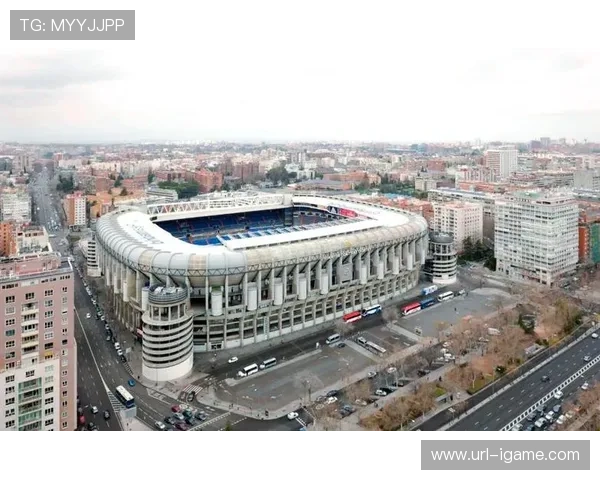 皇马伯纳乌改造成圣诞主题乐园，门票开售数小时售罄