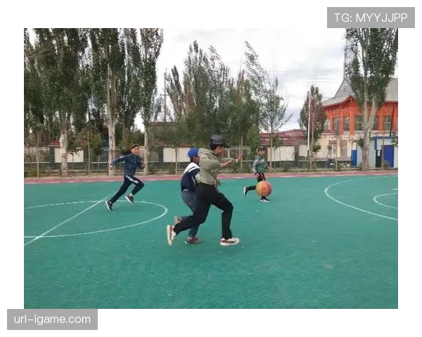 第三节观察：猛龙突然祭出1-2-2区域紧逼，打出一波10-0攻势